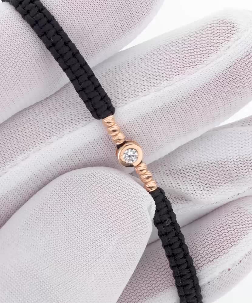 Musta lanka Rannekoru Kultaisella riipuksella