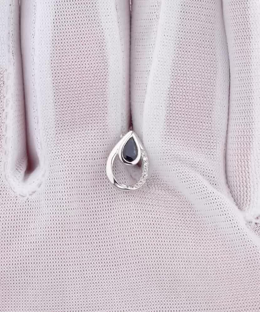 Valkokultainen riipus safiirilla ja timanteilla