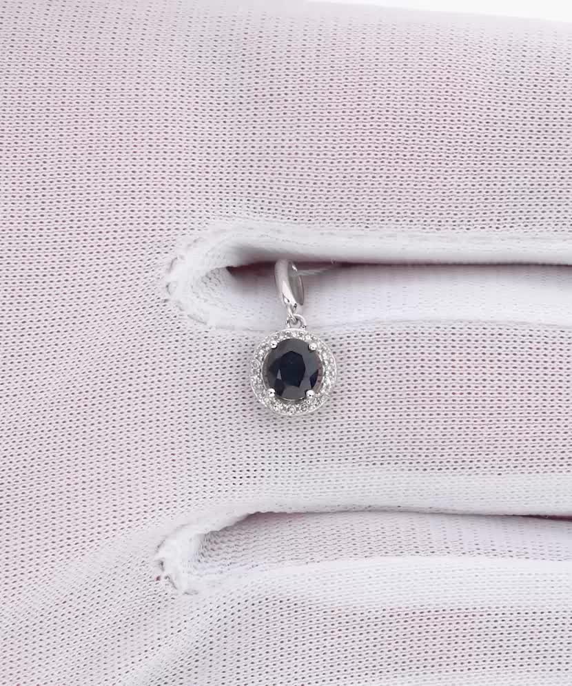 White gold pendant with sapphire and diamonds