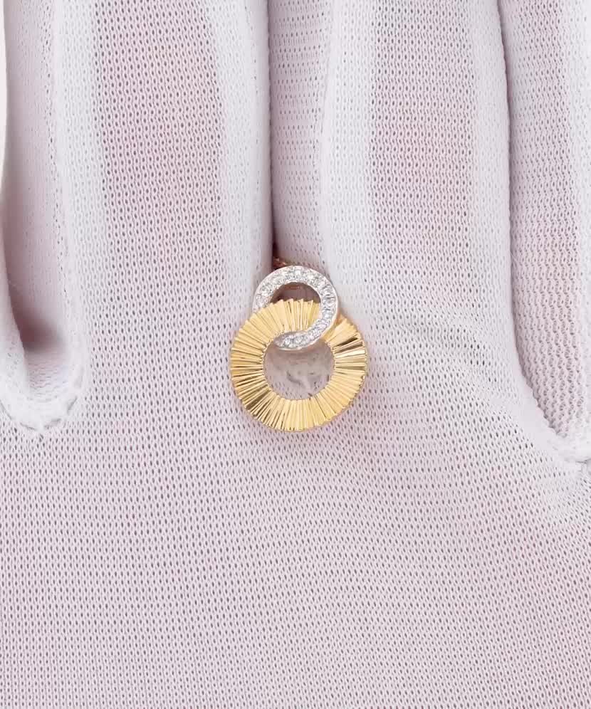 Keltainen kultariipustimanteilla