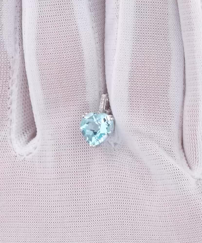 Valkokultainen riipus topaasilla ja timanteilla "Sydän"