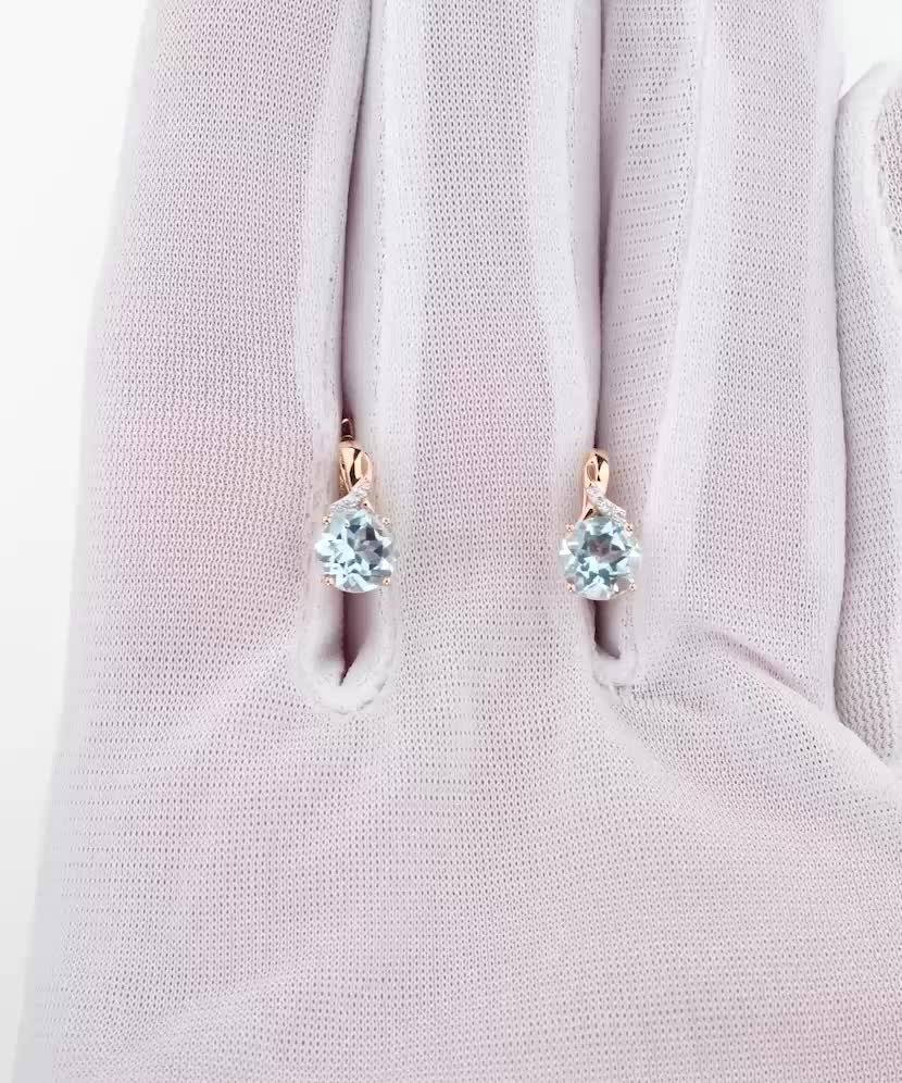 Keltakultaiset korvakorut, joissa on topaaseja ja timantteja