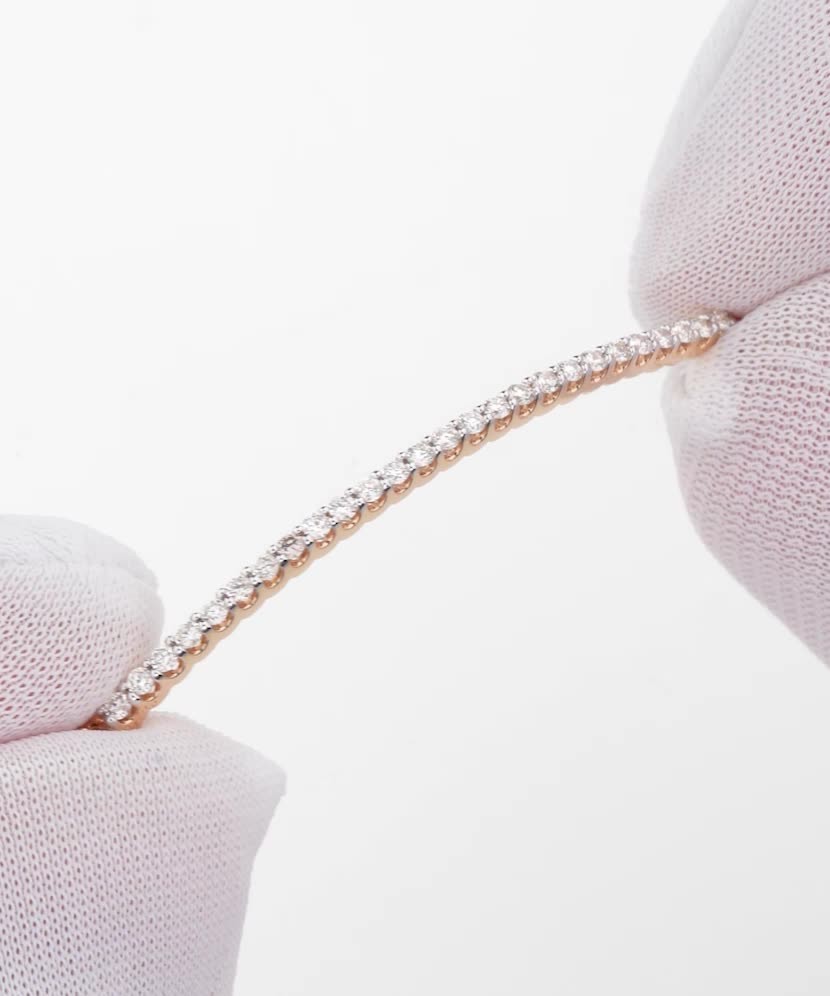 Gold bracelet with diamonds