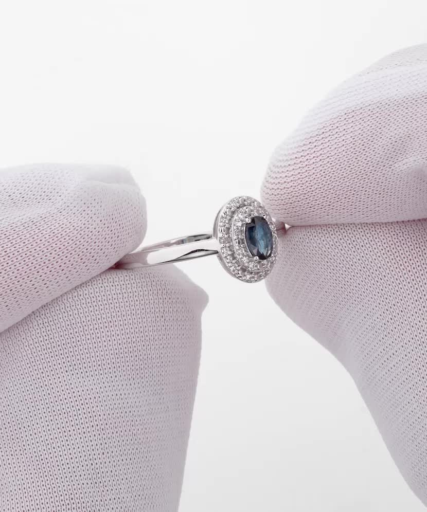 White gold ring with sapphire and diamonds