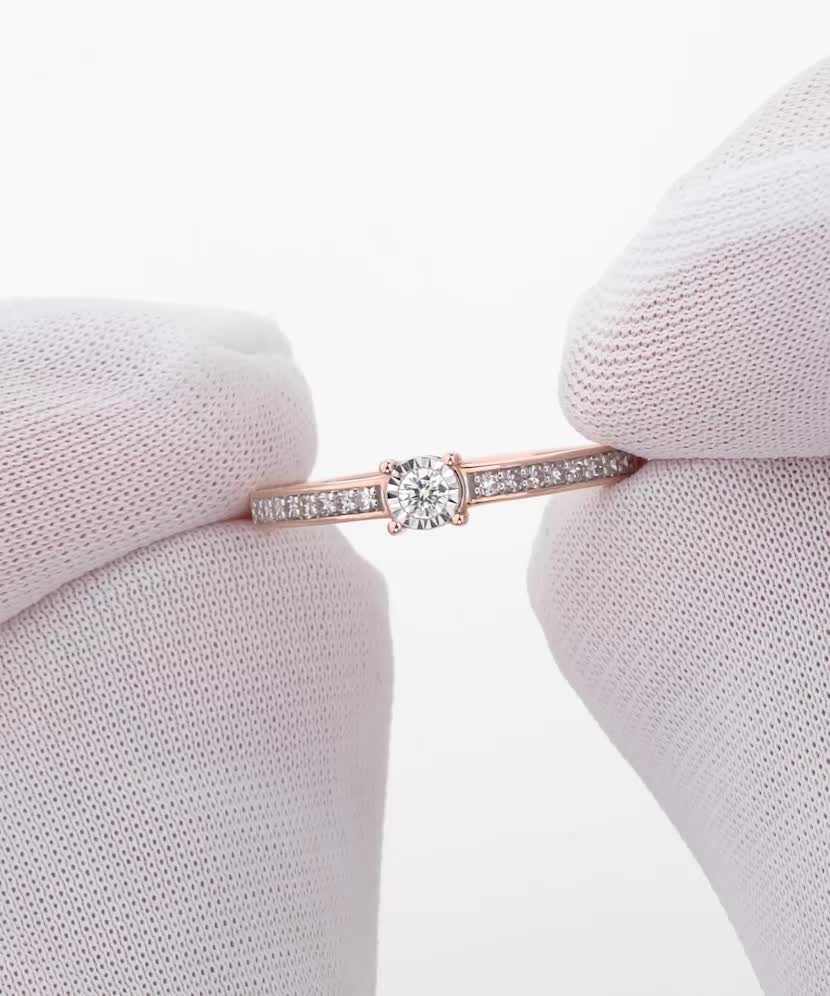 Gold ring with diamonds