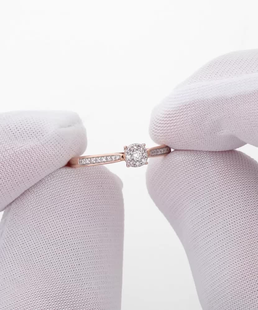 Gold ring with diamonds