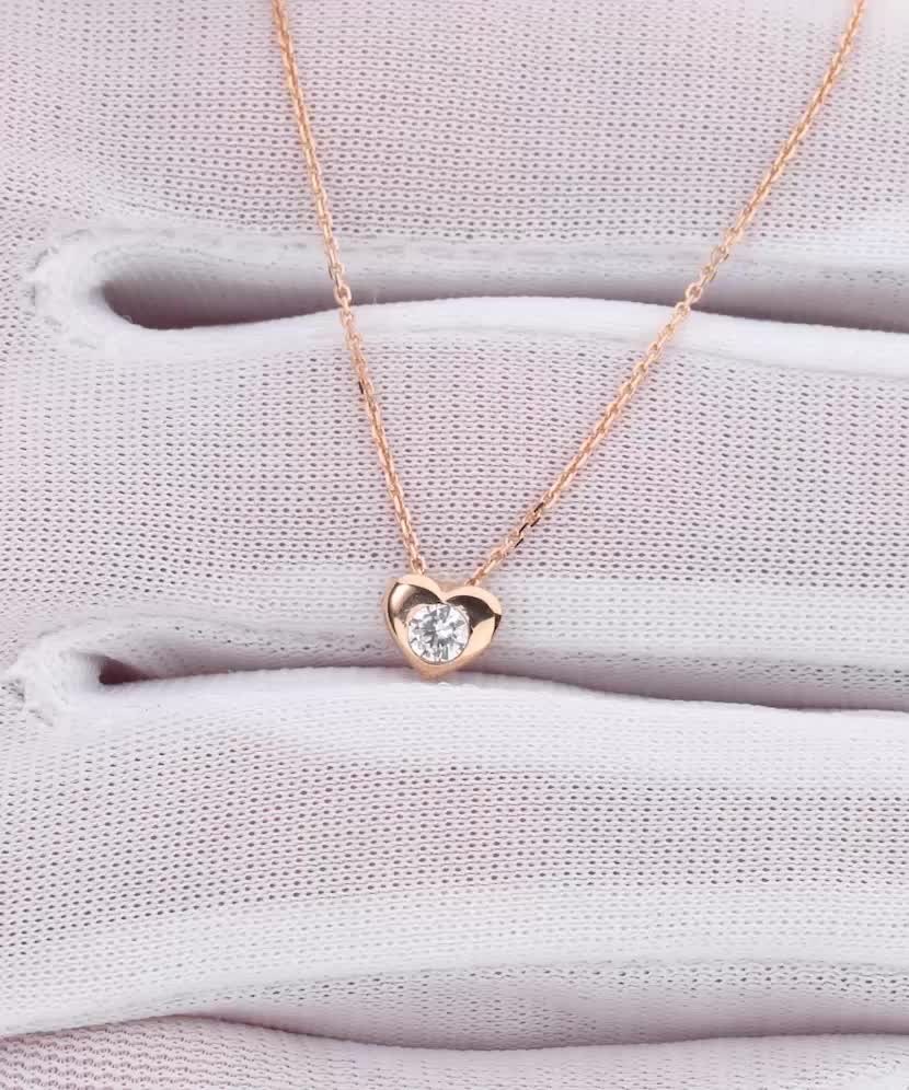 Kultainen kaulakoru zirkoniriipuksella "sydän"