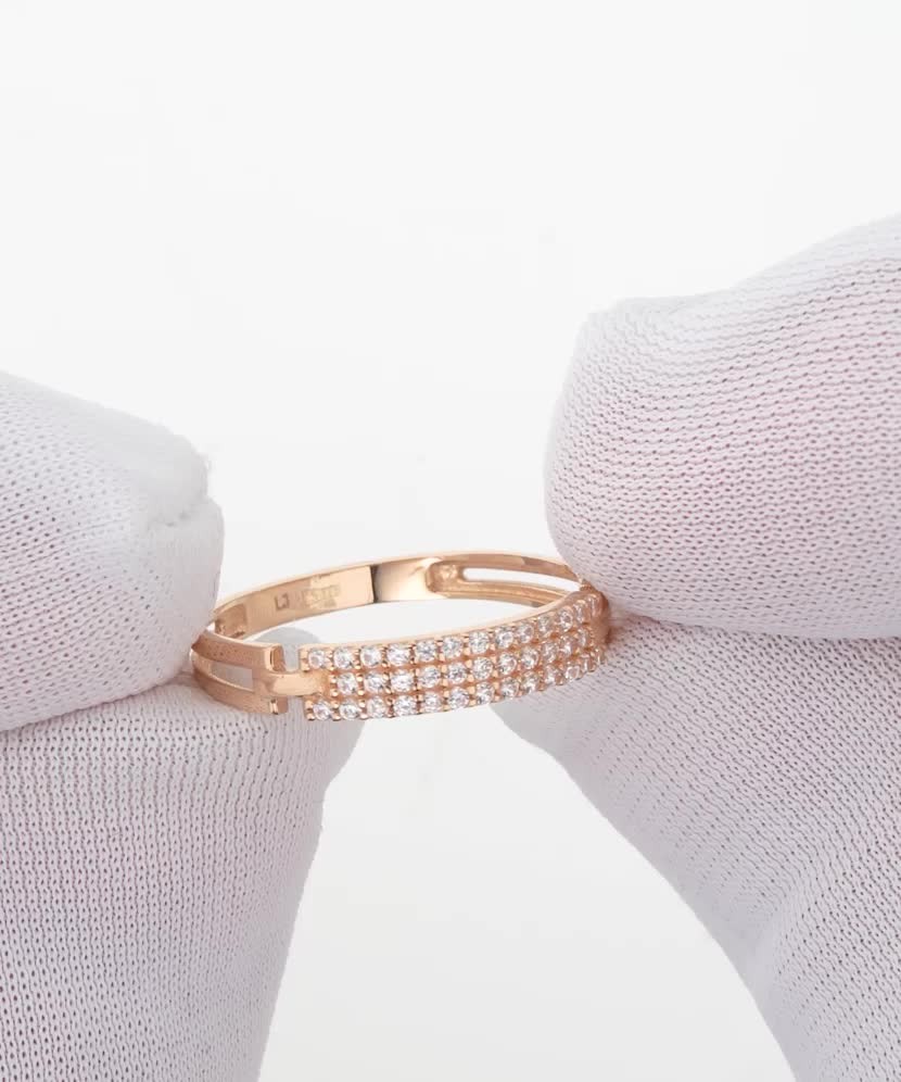 Kultasormus zirkoneilla