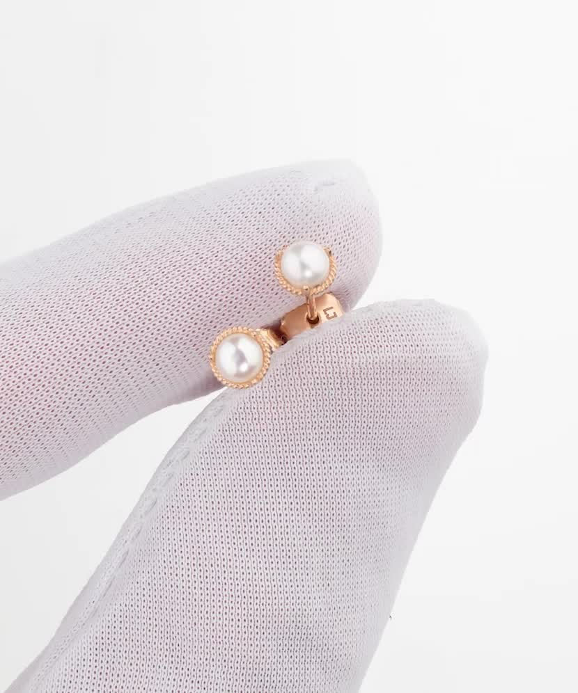 Kultaiset korvakorut helmillä