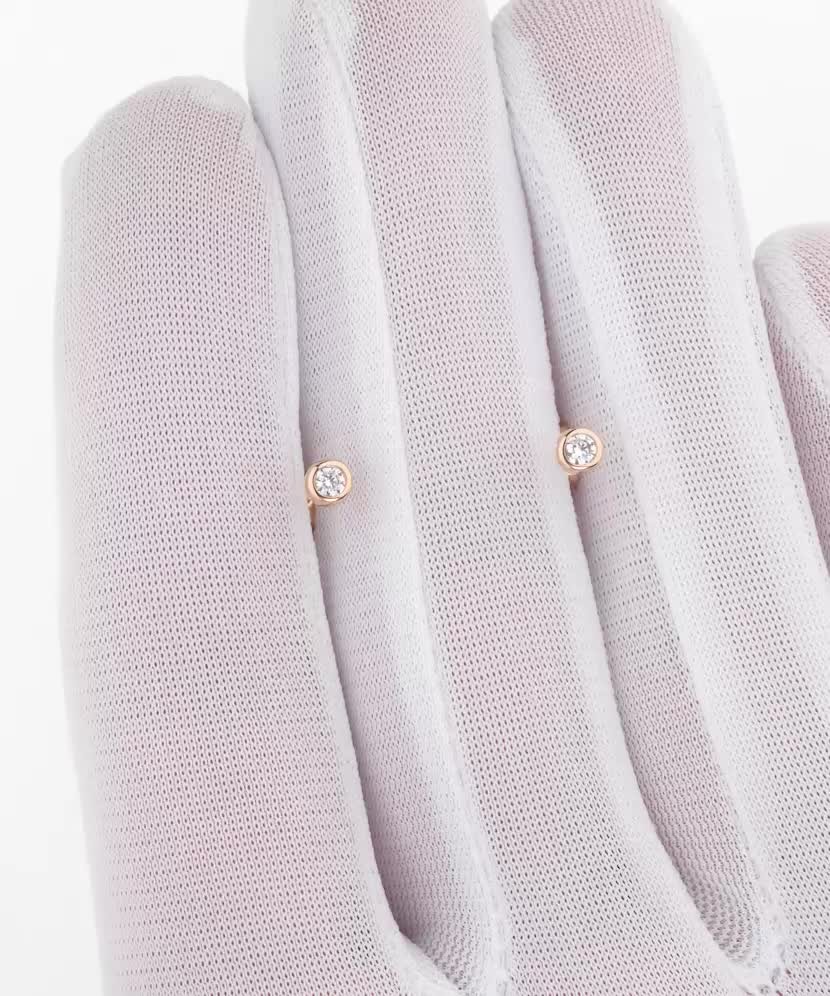 Kultaiset korvakorut zirkoneilla