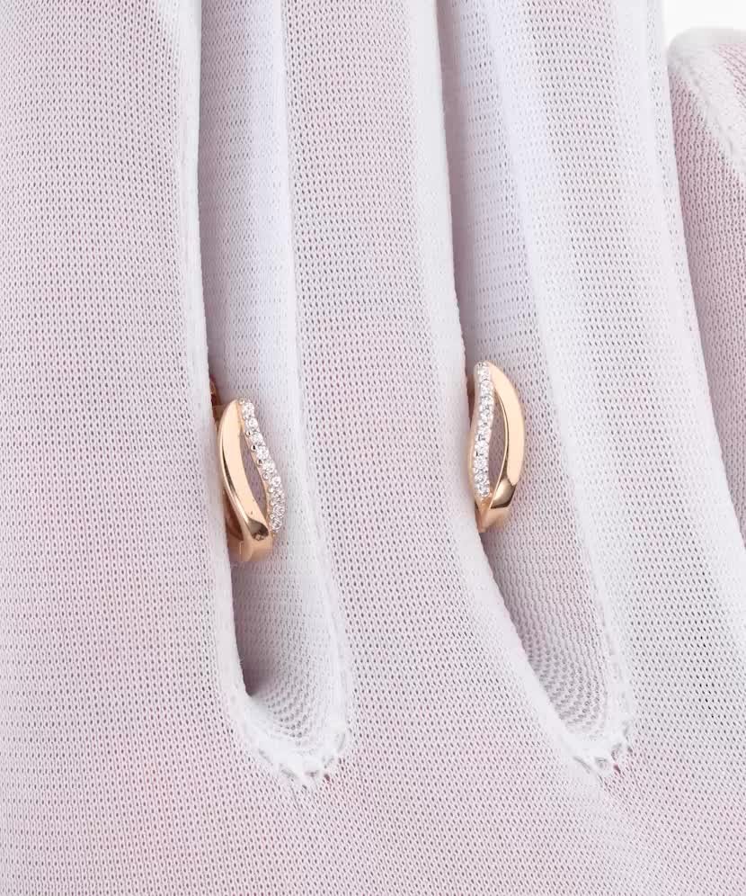 Kultaiset korvakorut zirkoneilla