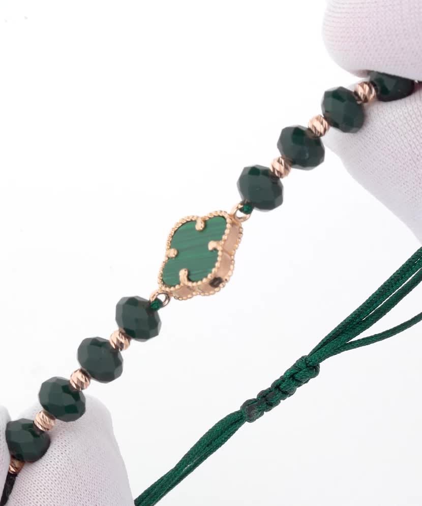 Vihreä lanka rannekoru kullan kanssaja onyxilla