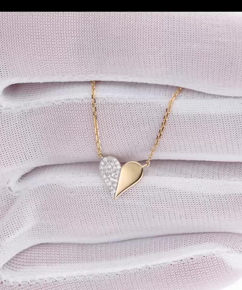 Keltakultaketju timanttiriipuksella