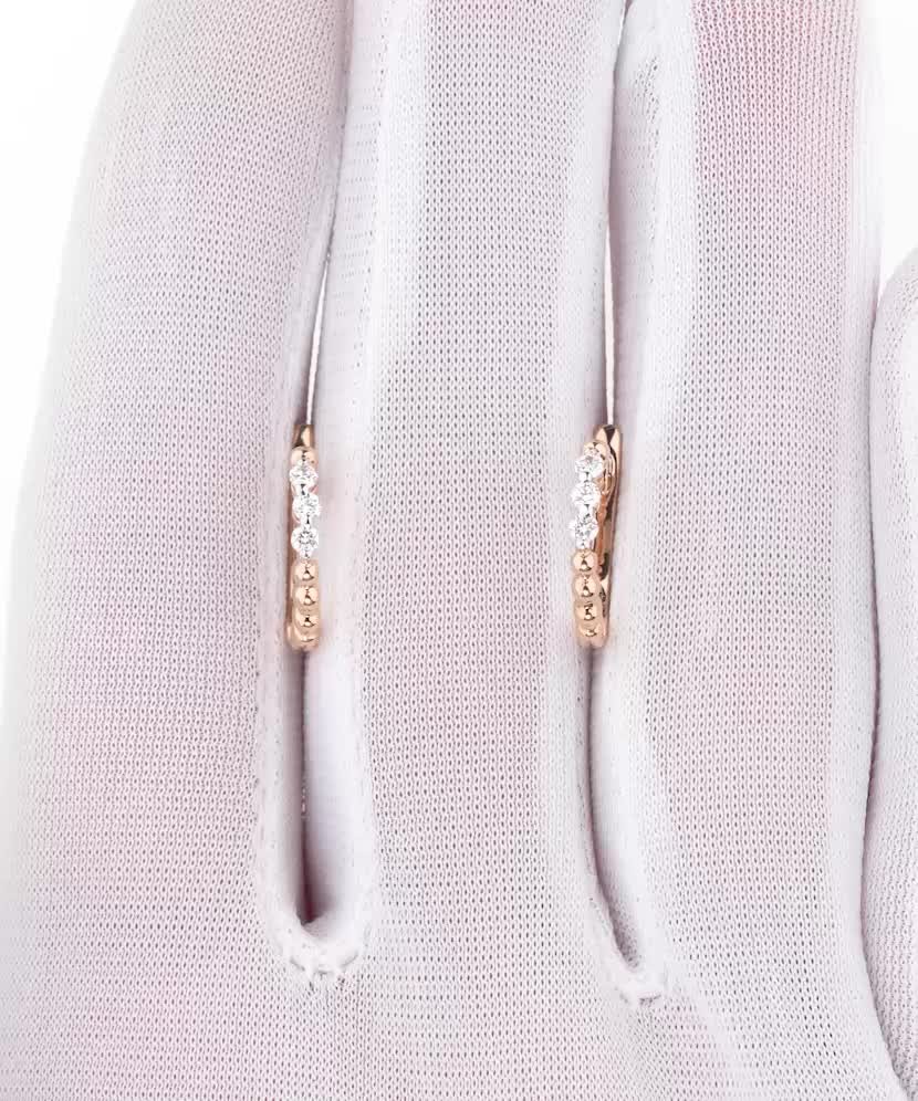 Gold earrings with diamonds