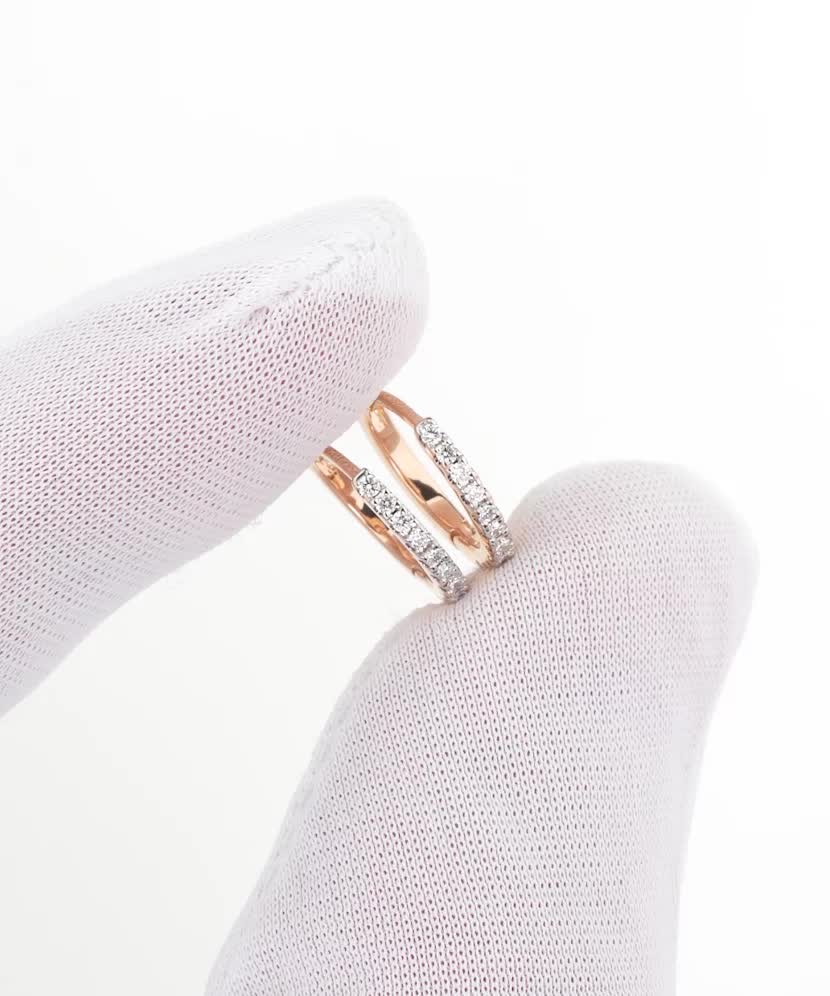 Gold earrings with diamonds