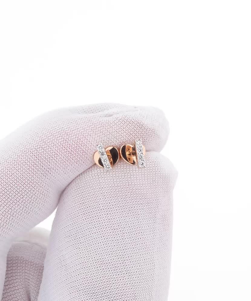 Gold earrings with diamonds