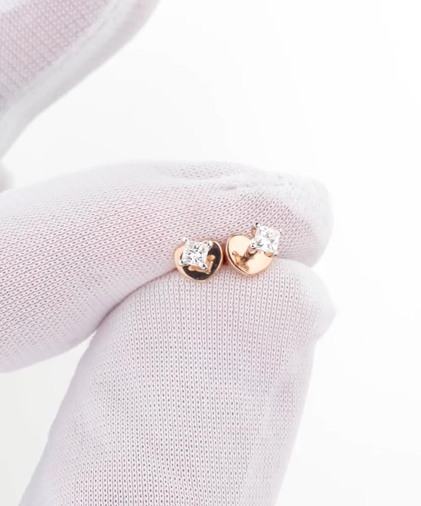 Gold earrings with diamonds