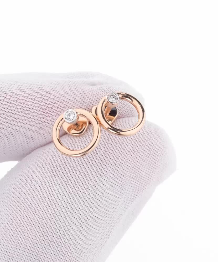 Gold earrings with diamonds