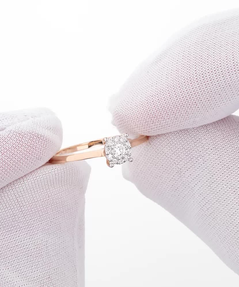 Kultasormus timanteilla