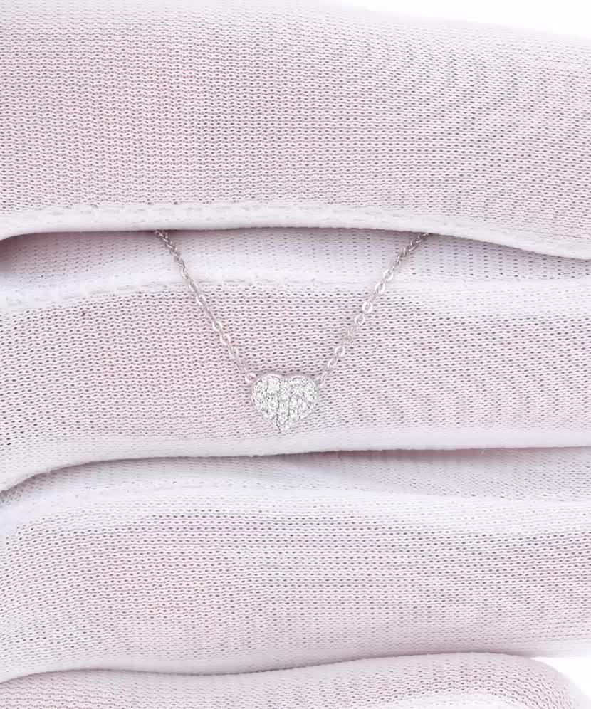 White gold chain with diamond pendant "heart"