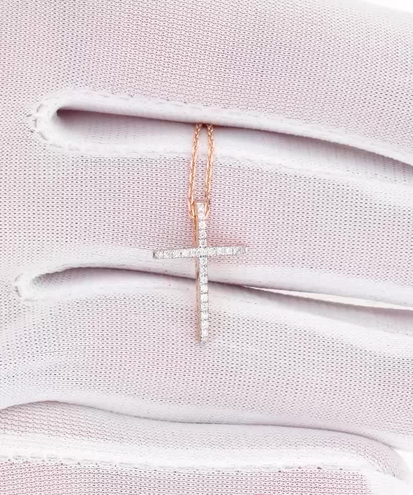 Kultaketju loistavalla riipuksella