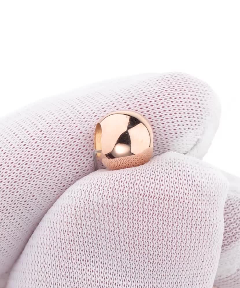 Universaali kultainen riipus