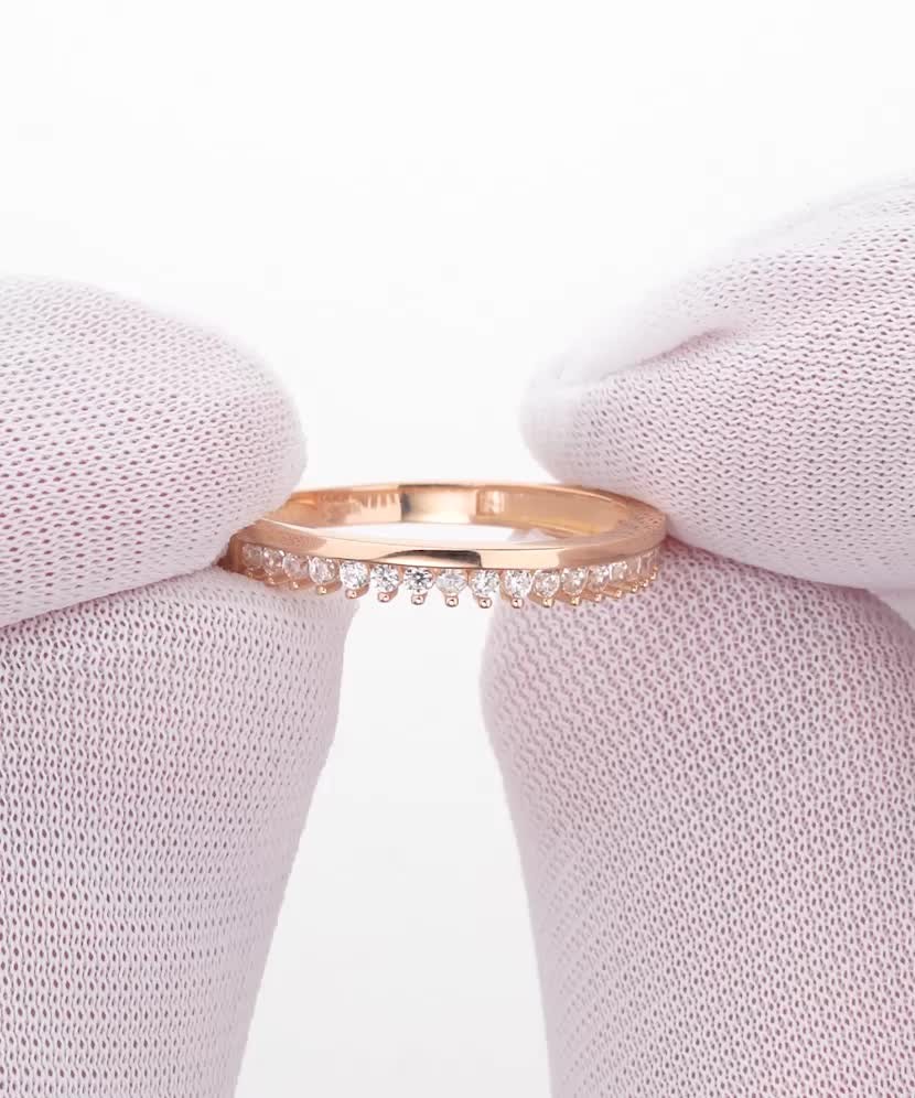 Gold ring with zircons