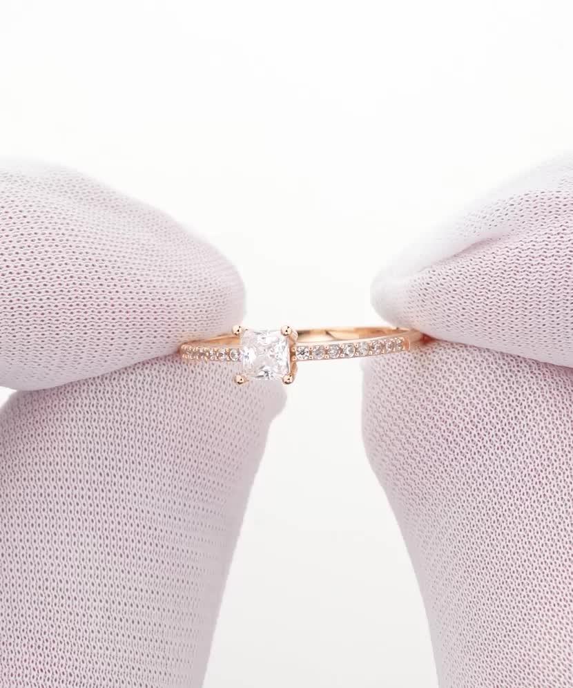 Gold ring with zircons