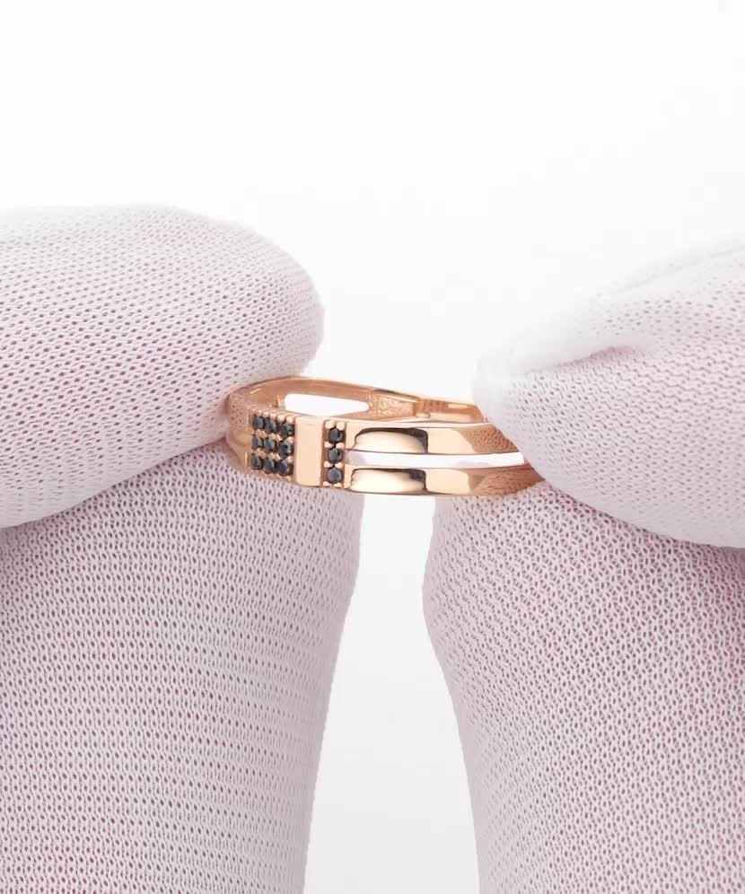 Gold ring with zircons