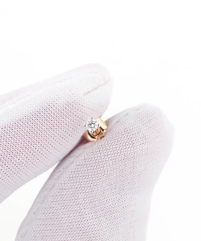 Gold earring with a 0.05 ct diamond