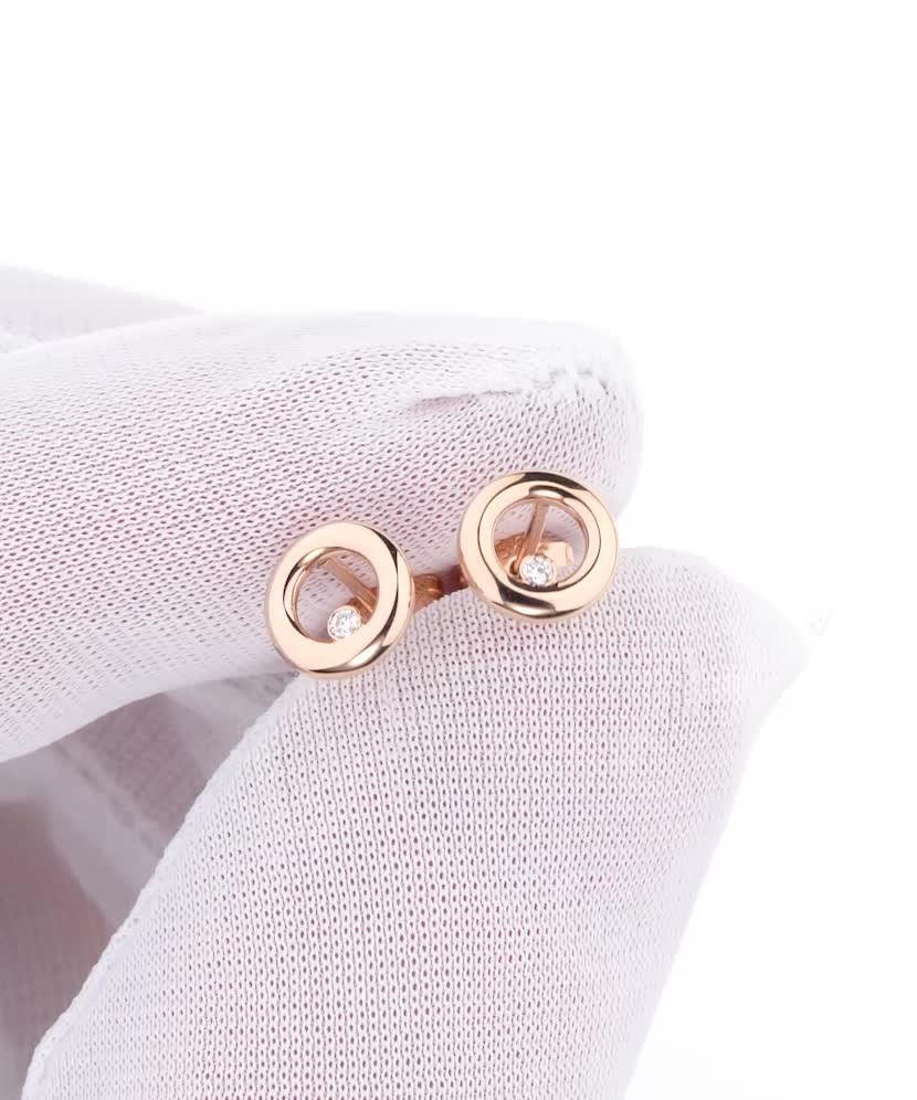 Gold earrings with diamonds