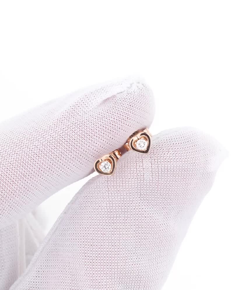 Gold earrings with diamonds