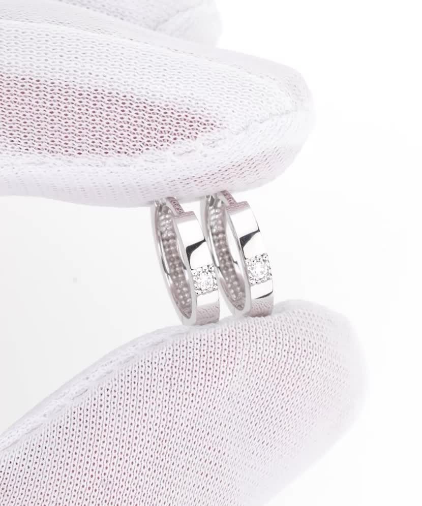 White Gold earrings with diamonds