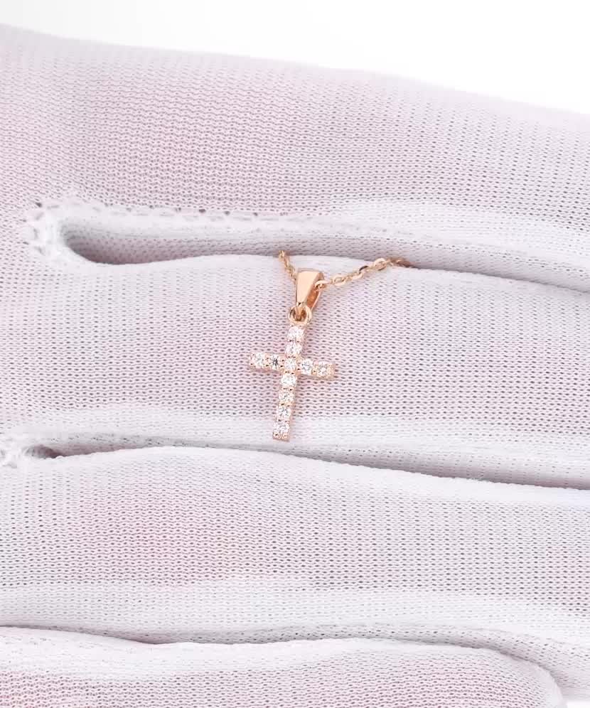 Kultainen riipus timanteilla "Ylittää"