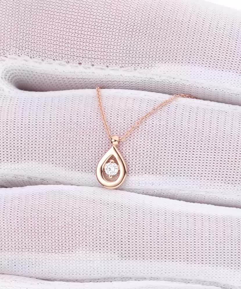 Kultainen kaulakoru timanttiriipuksella