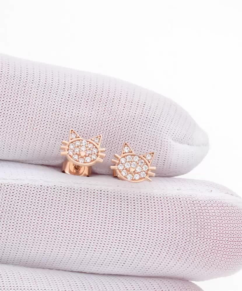 Kultaiset korvakorut zirkoneilla “Kissa”