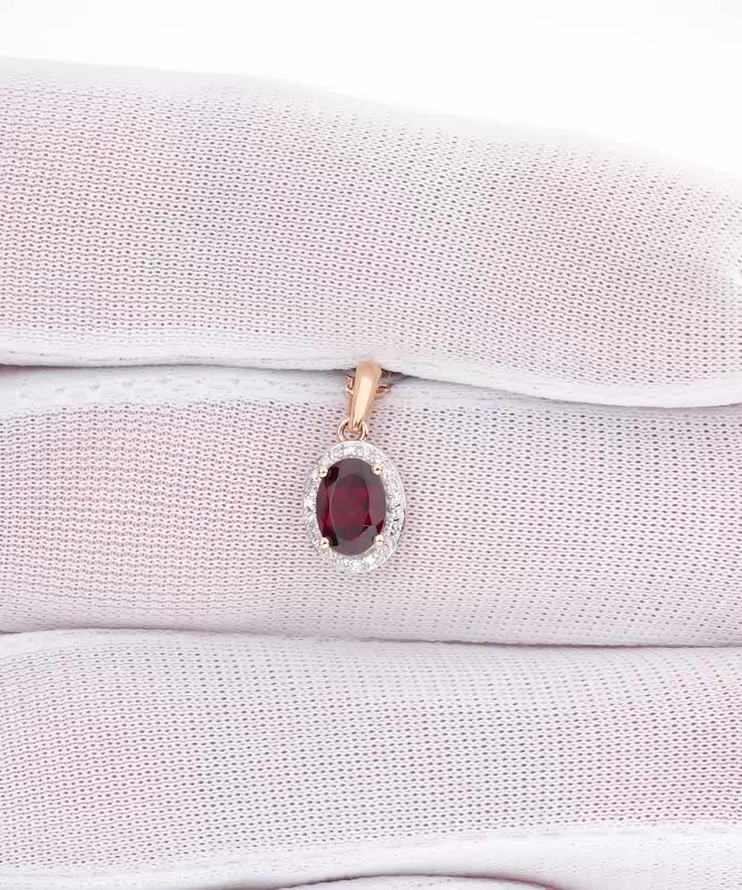 Gold pendant with garnet and diamonds