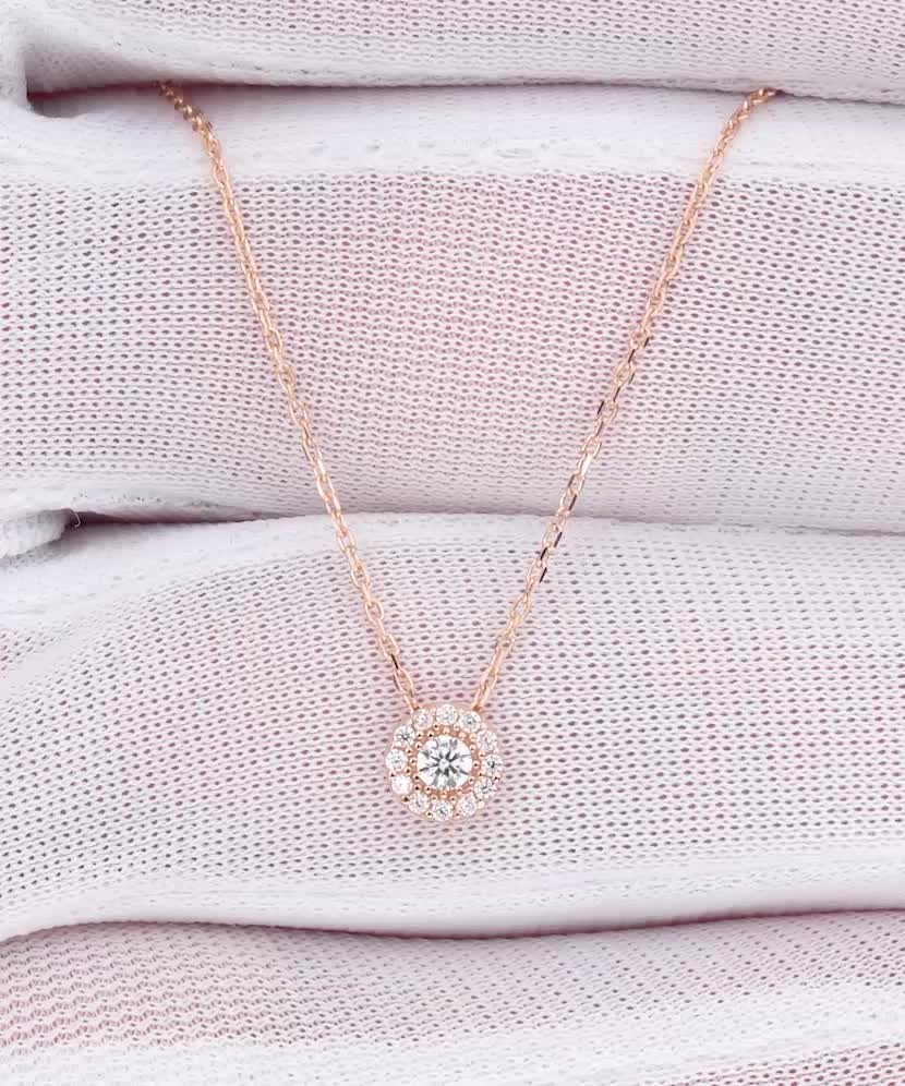 Kultainen kaulakoru zirkoniriipuksella