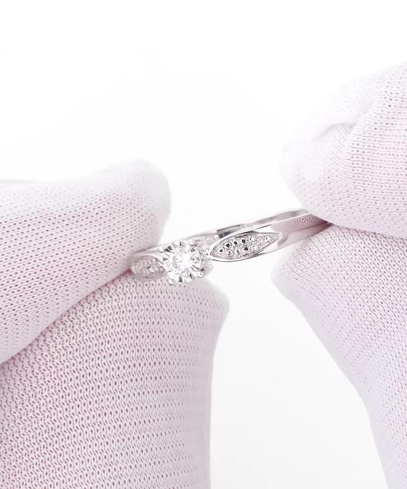 Valkokultainen sormus timanteilla 0,08ct