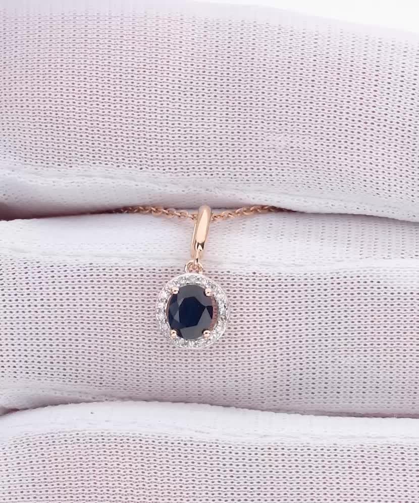 Kultariipus safiirilla ja timanteilla