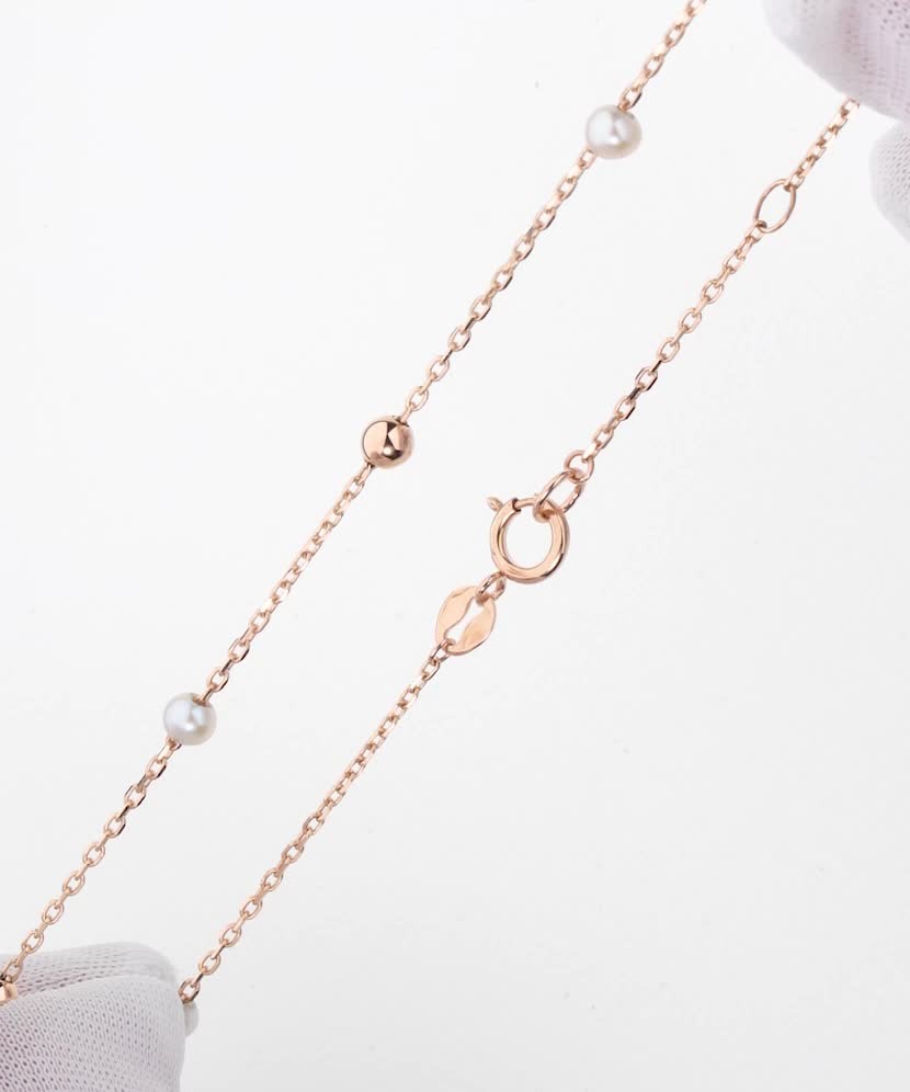 Gold bracelet with pearls