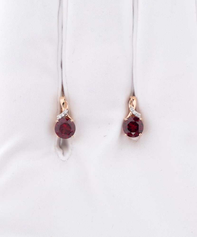 Gold earrings with garnet and diamonds