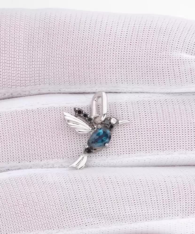 White gold pendant with diamonds, black diamonds and London topaz