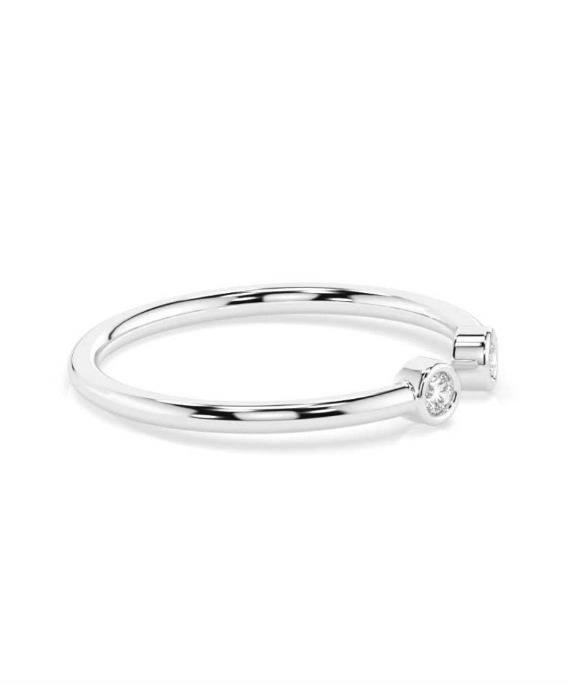 Valkokultainen sormus timanteilla