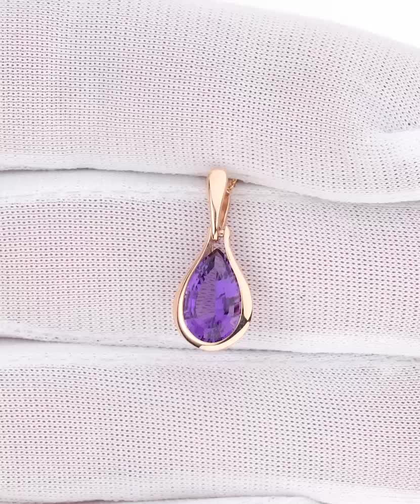 Gold pendant with amethyst