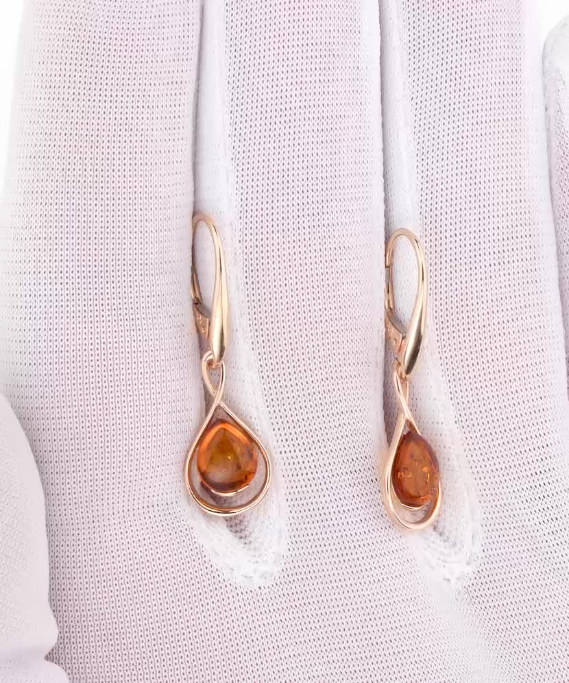 Gold earrings with amber