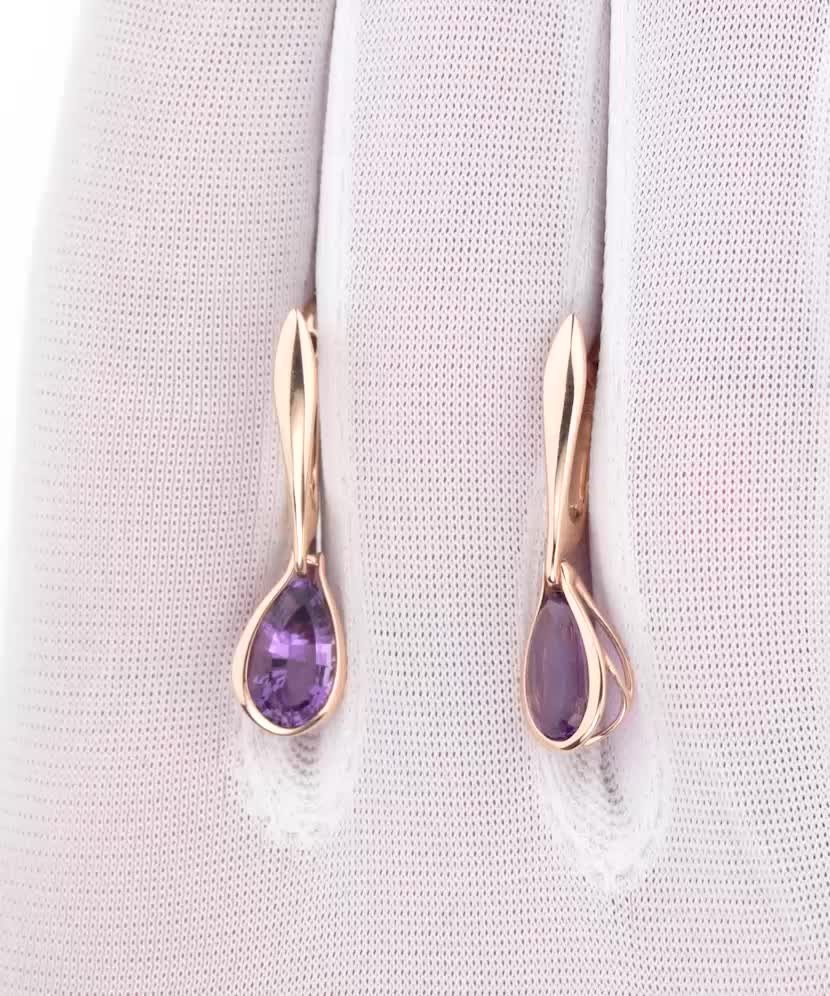 Gold earrings with amethysts