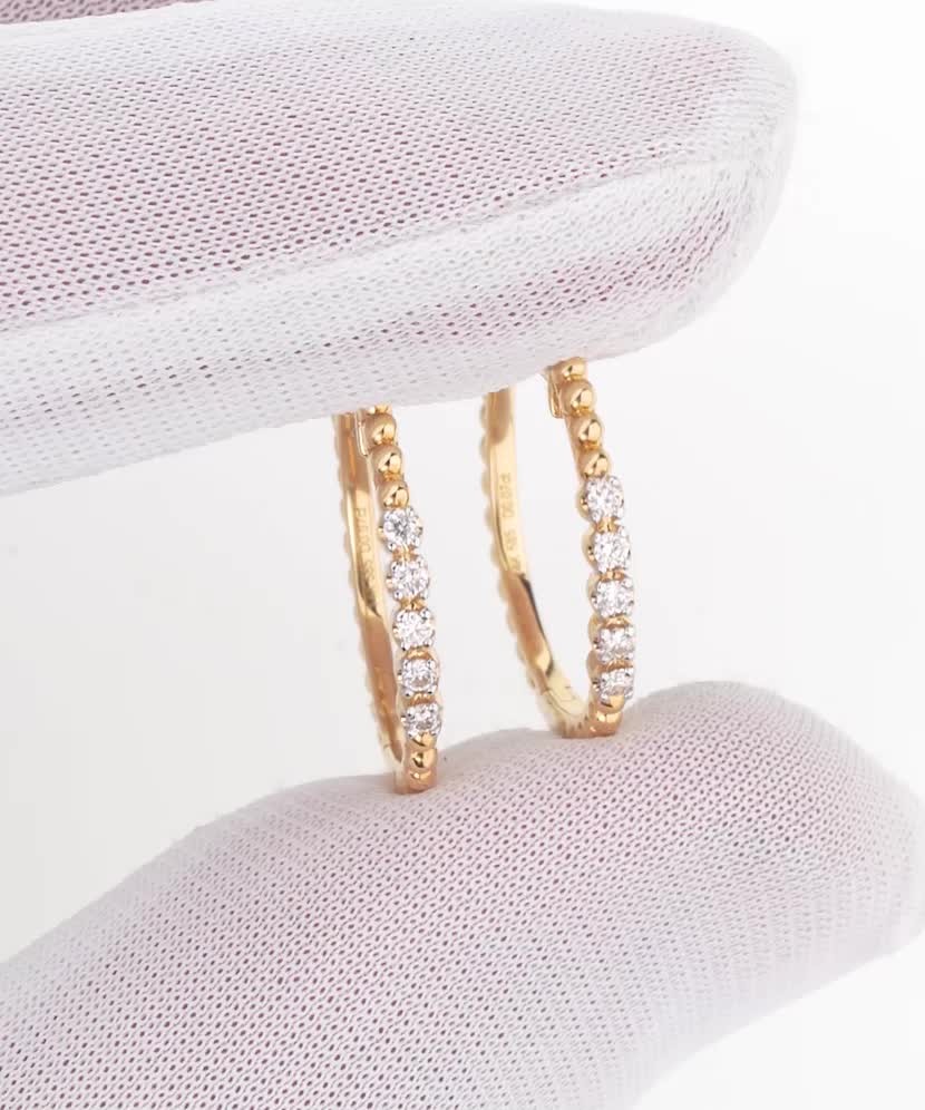 Yellow Gold earrings with diamonds