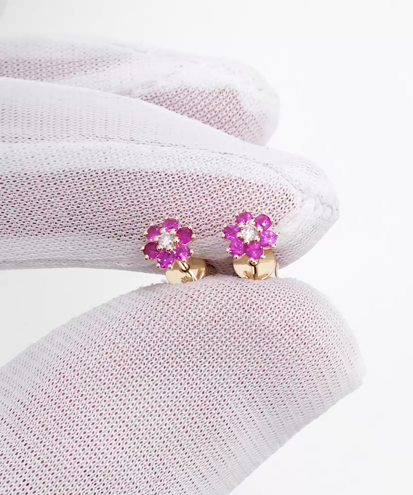 Yellow gold earrings with diamond and rubies