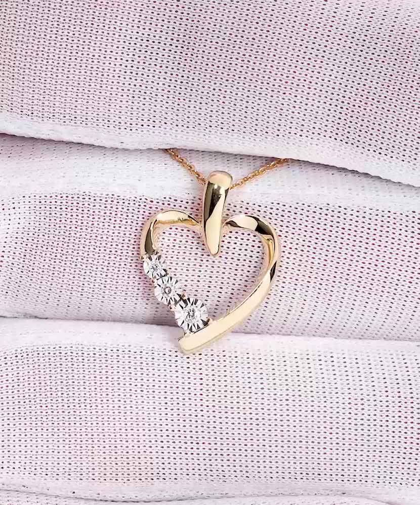 Gold pendant with diamonds "heart"